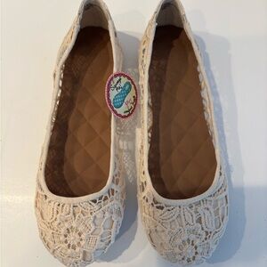 Elegant Jellypop Cream Lace Ballet Flats